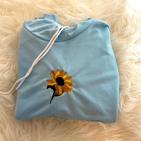 Womens size Medium sweatshirt - Picture 1 of 3